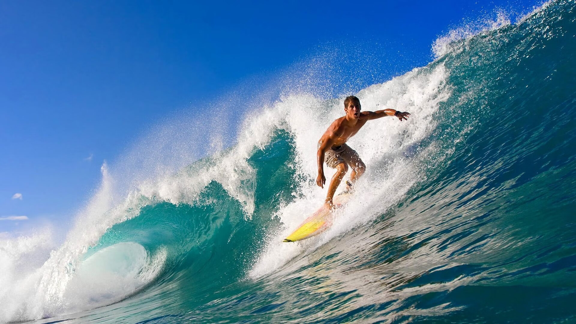 《跨界IP合作：电竞带动周边娱乐产业繁荣》，跨境电竞