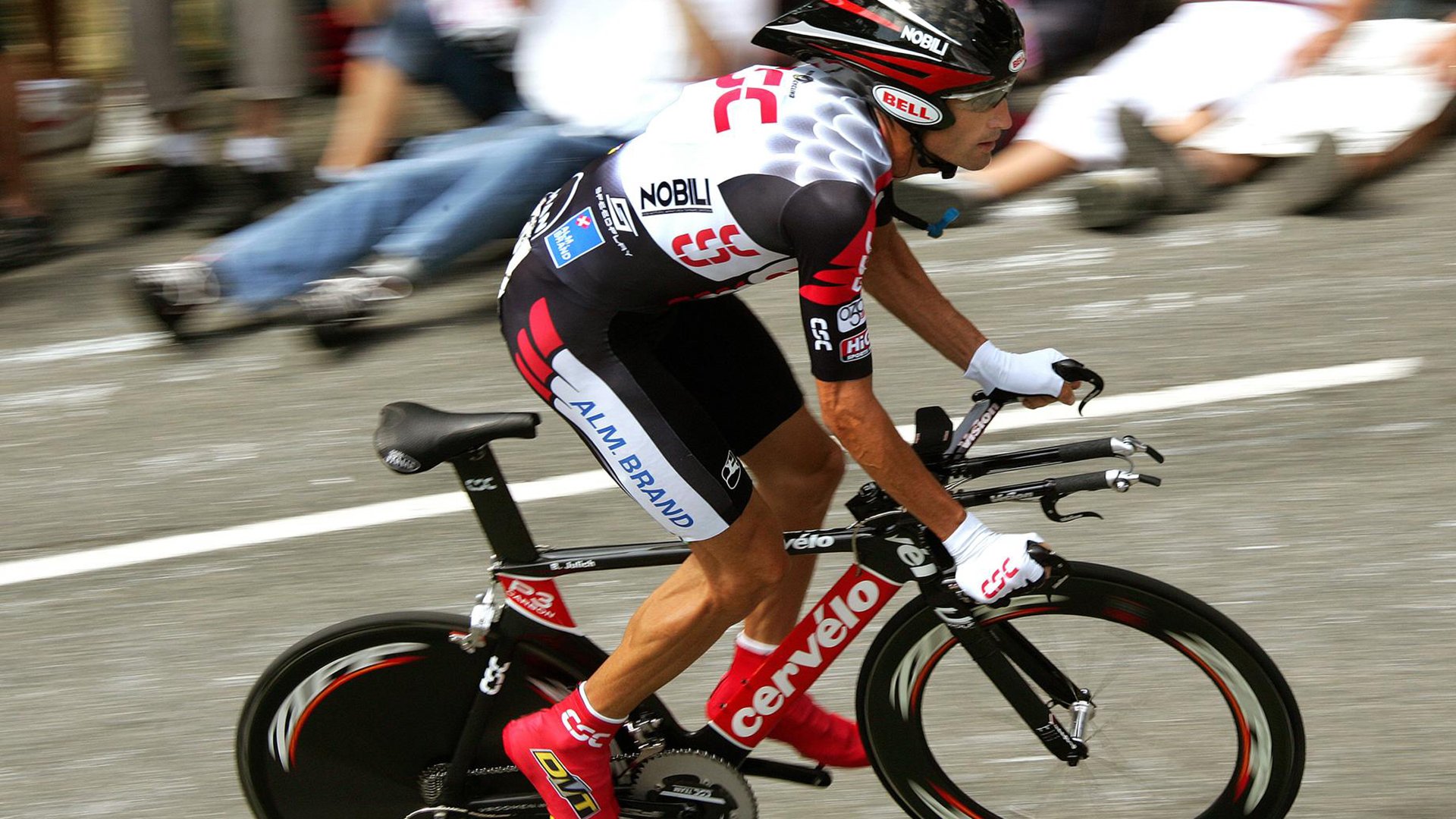 克罗地亚骑手吉塔·日特科维奇在2024年国际马术联合会世界障碍赛中以“Dior Hrvaška”马匹获得第八名，展现坚韧精神。